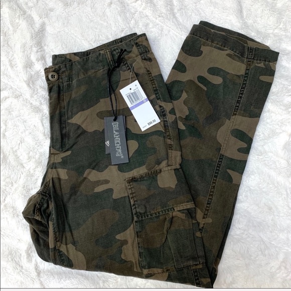 *SOLD* BlankNYC camo cargo cropped green 26 small - Picture 5 of 11